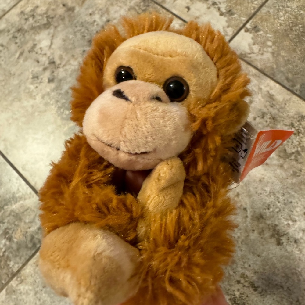 NWT Wild Republic hugger plushie orangutan